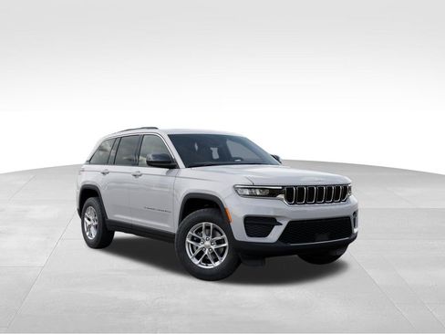 New 2025 Jeep Grand Cherokee Laredo X w/ Trailer Tow Package AWD/4WD image 5