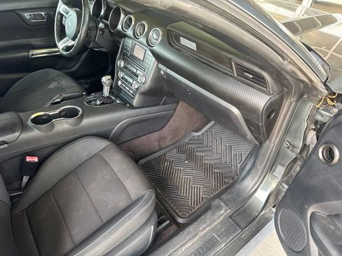 Used 2015 Ford Mustang Convertible RWD image 21