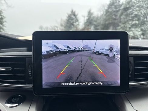 Certified 2022 Ford Explorer XLT w/ Equipment Group 202A image 21