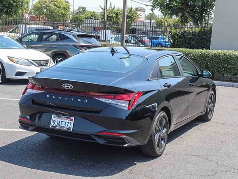 Used 2023 Hyundai Elantra SEL FWD image 4