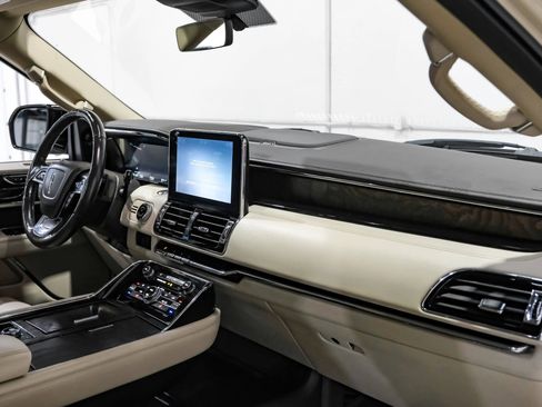 Used 2018 Lincoln Navigator Select w/ Technology Package image 15