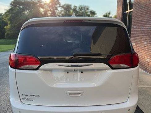 Used 2018 Chrysler Pacifica Touring Plus FWD image 4