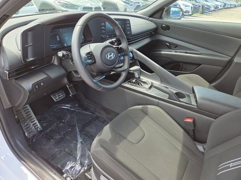 Used 2025 Hyundai Elantra Sport FWD image 22