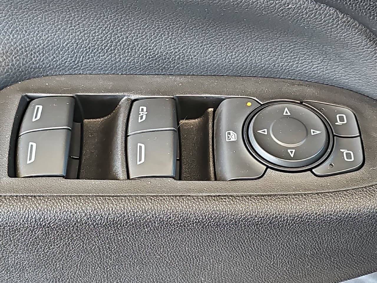 Used 2020 Chevrolet Equinox LT FWD image 32