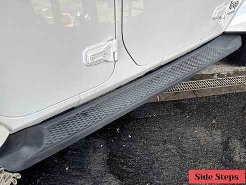 Used 2019 Jeep Wrangler Unlimited Sahara AWD/4WD image 33