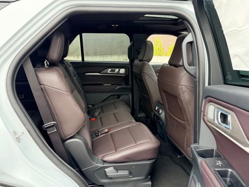 New 2026 Ford Explorer Platinum image 37