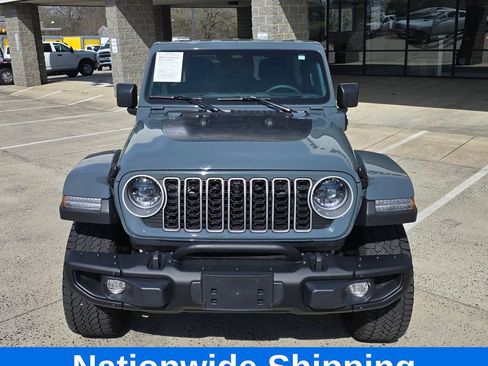 Used 2025 Jeep Wrangler Unlimited Sahara image 11
