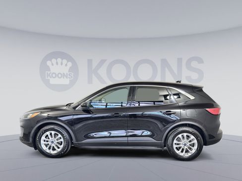 Used 2020 Ford Escape SE image 2