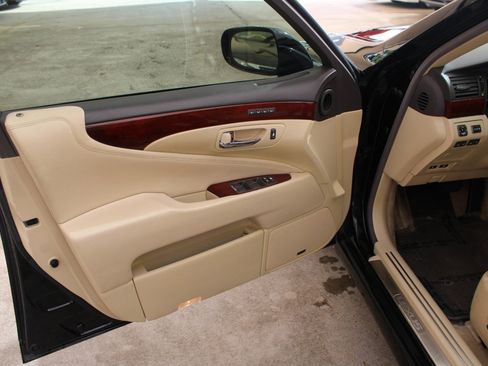 Used 2012 Lexus LS 460 image 9