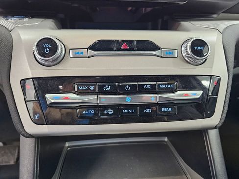 Used 2023 Ford Explorer XLT w/ Equipment Group 202A AWD/4WD image 24