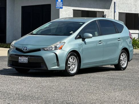 Used 2017 Toyota Prius V Three FWD image 9