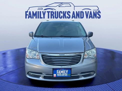 Used 2016 Chrysler Town & Country Touring image 8