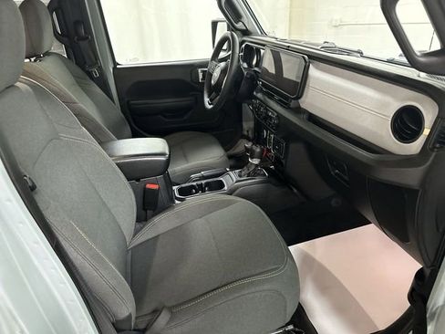 Used 2024 Jeep Wrangler Unlimited AWD/4WD image 18