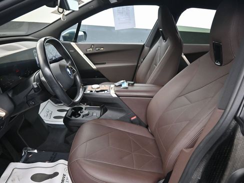 Used 2023 BMW iX xDrive50 w/ Premium Package image 25