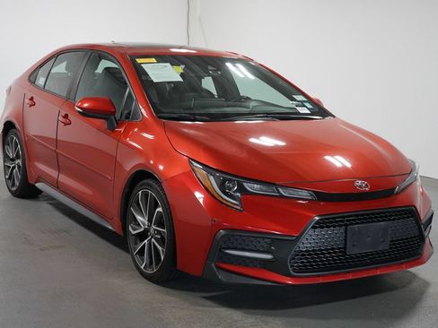 Used 2020 Toyota Corolla XSE FWD image 3
