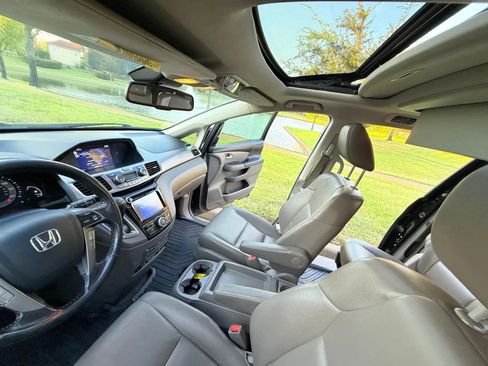 Used 2014 Honda Odyssey Touring Elite image 23