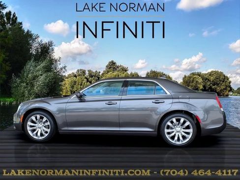 Used 2016 Chrysler 300 Limited RWD image 21