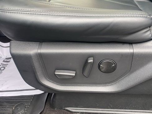 Used 2023 Ford Expedition XLT image 16