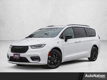 Used 2024 Chrysler Pacifica Premium