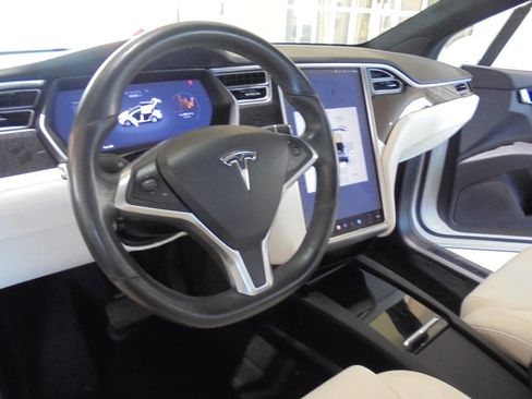 Used 2018 Tesla Model X P100D image 15