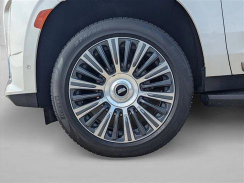 Used 2023 Cadillac Escalade Premium Luxury image 20