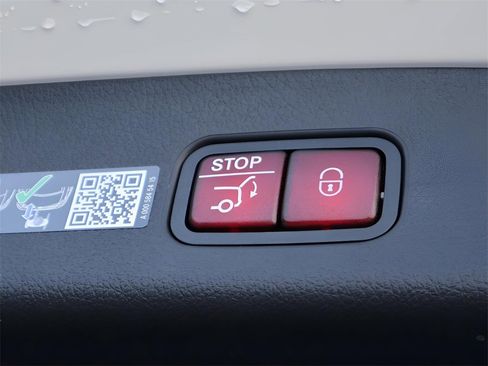 Certified 2025 Mercedes-Benz GLC 300 GLC 300 image 18