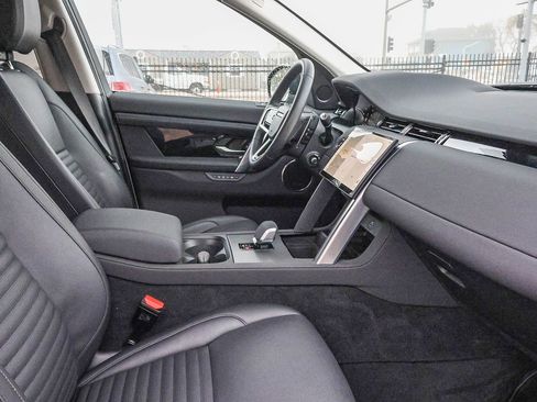 Used 2025 Land Rover Discovery Sport S image 17