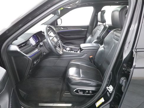 Used 2022 Jeep Grand Cherokee Overland w/ Adv Protech Group III image 10