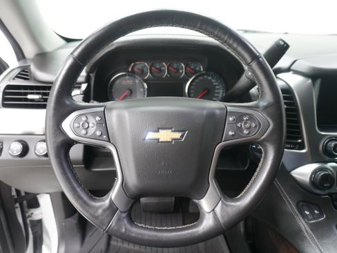 Used 2018 Chevrolet Suburban LT w/ Luxury Package AWD/4WD image 17