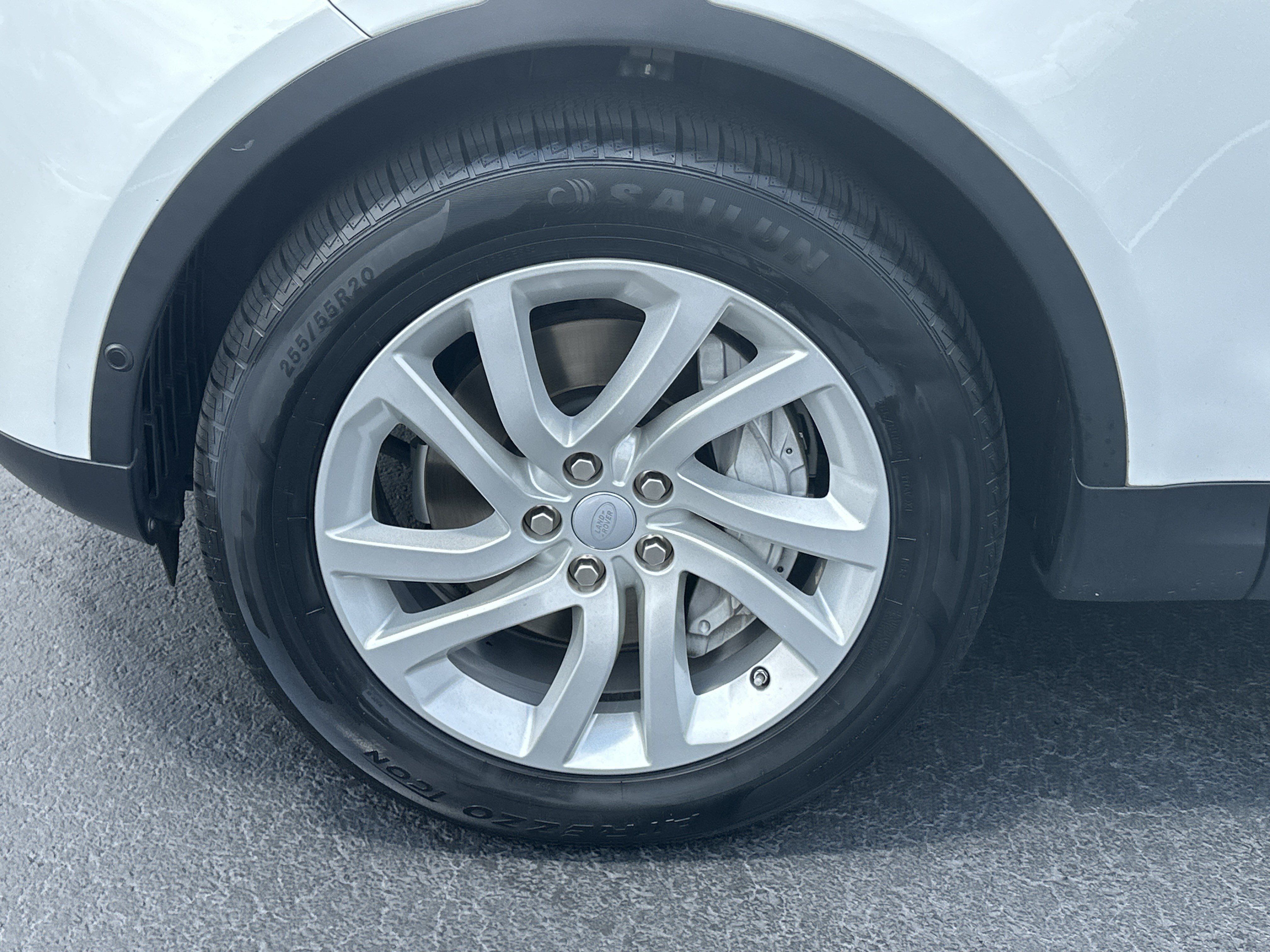 Used 2018 Land Rover Discovery HSE AWD/4WD image 11