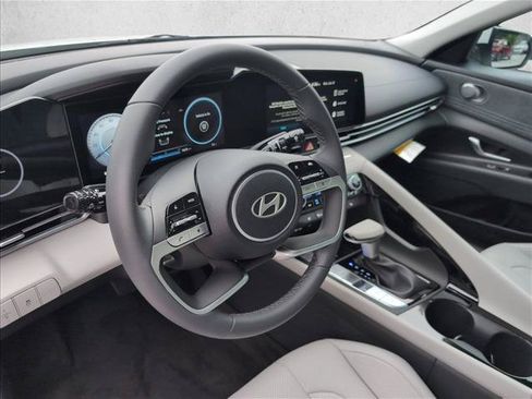 New 2026 Hyundai Elantra Limited FWD image 3