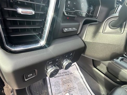 Used 2024 GMC Sierra 3500 Denali w/ Denali Reserve Package image 24