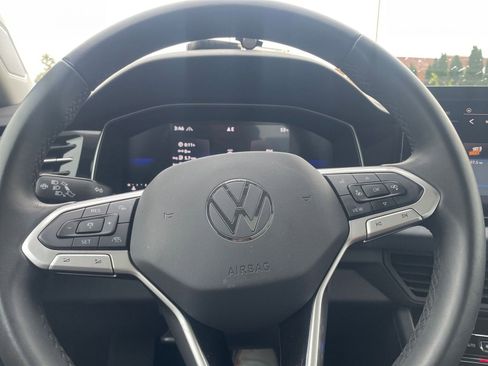 Used 2025 Volkswagen Jetta SE image 28