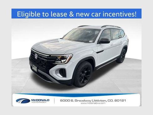 Used 2025 Volkswagen Atlas Peak Edition SE image 1