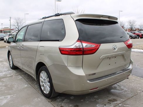 Used 2017 Toyota Sienna XLE Premium image 5