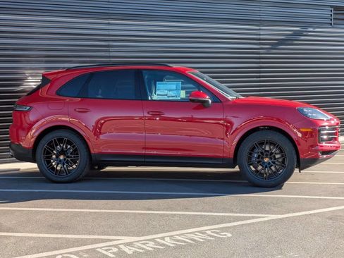 Certified 2026 Porsche Cayenne AWD/4WD image 8