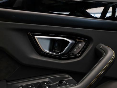 Used 2024 Lamborghini Urus S image 13