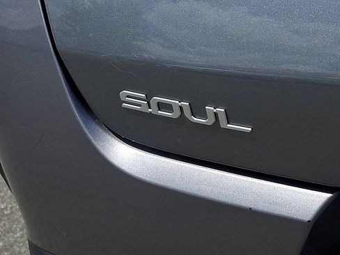 Used 2025 Kia Soul LX w/ LX Technology Package FWD image 30