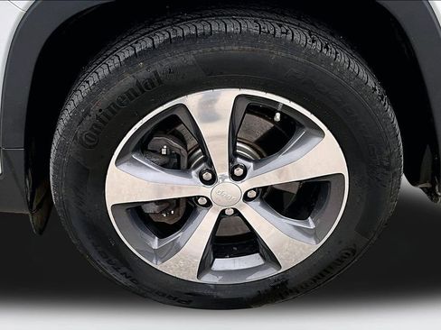 Used 2019 Jeep Cherokee Limited image 33