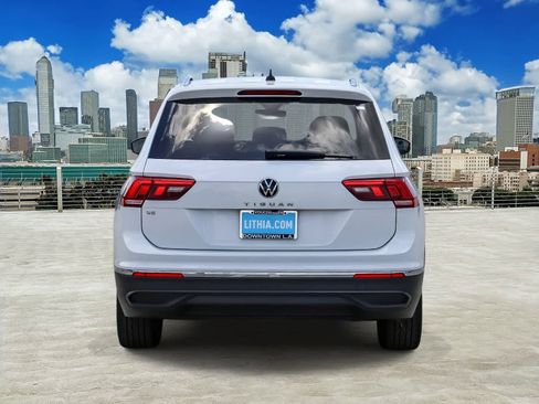 Certified 2022 Volkswagen Tiguan SE FWD image 5
