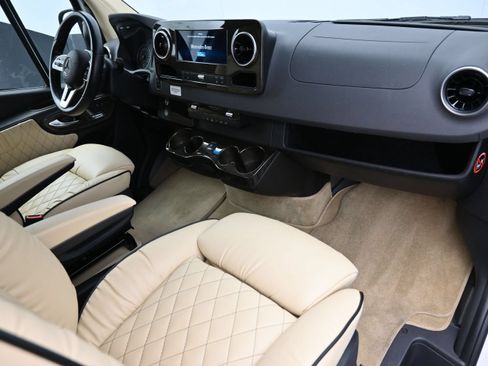 Used 2020 Mercedes-Benz Sprinter 2500 image 15