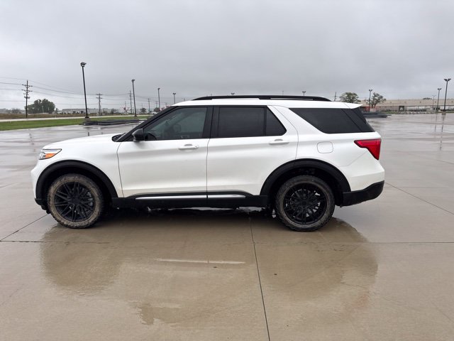 Used 2023 Ford Explorer XLT AWD/4WD image 7