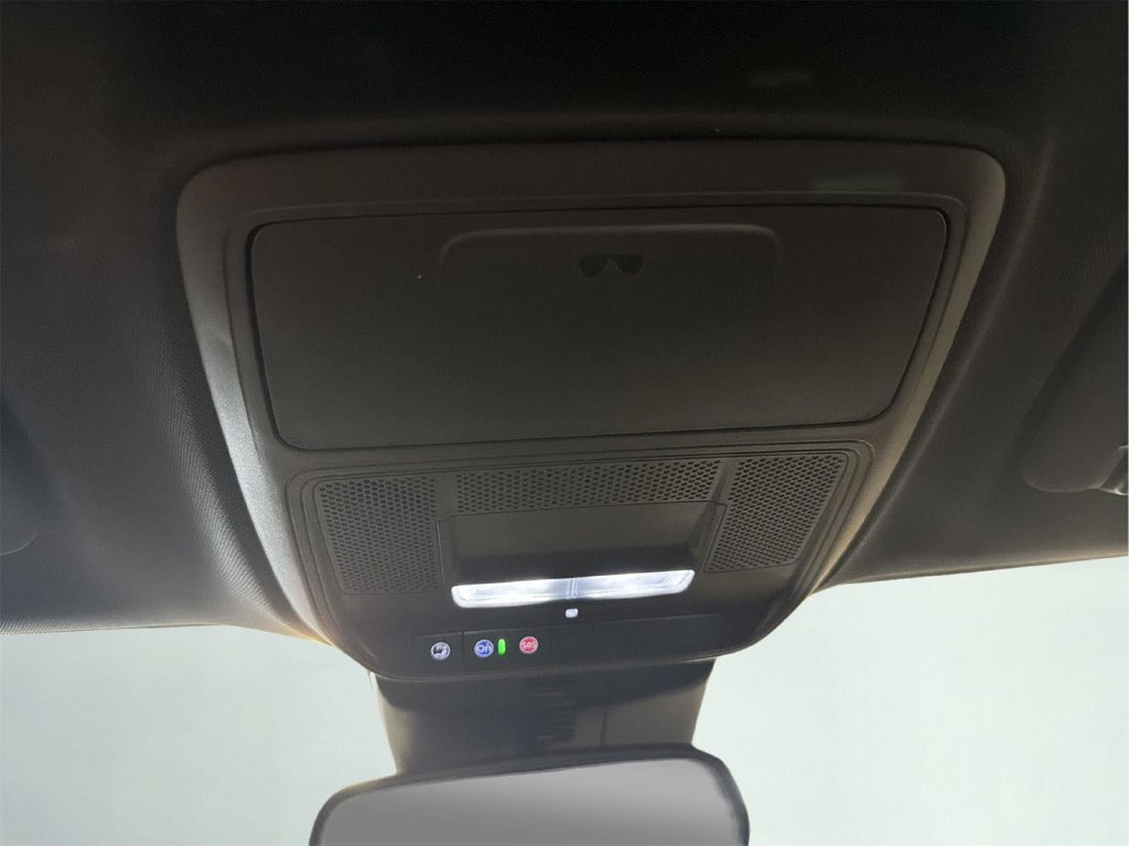 Used 2025 Buick Enclave Preferred AWD/4WD image 17