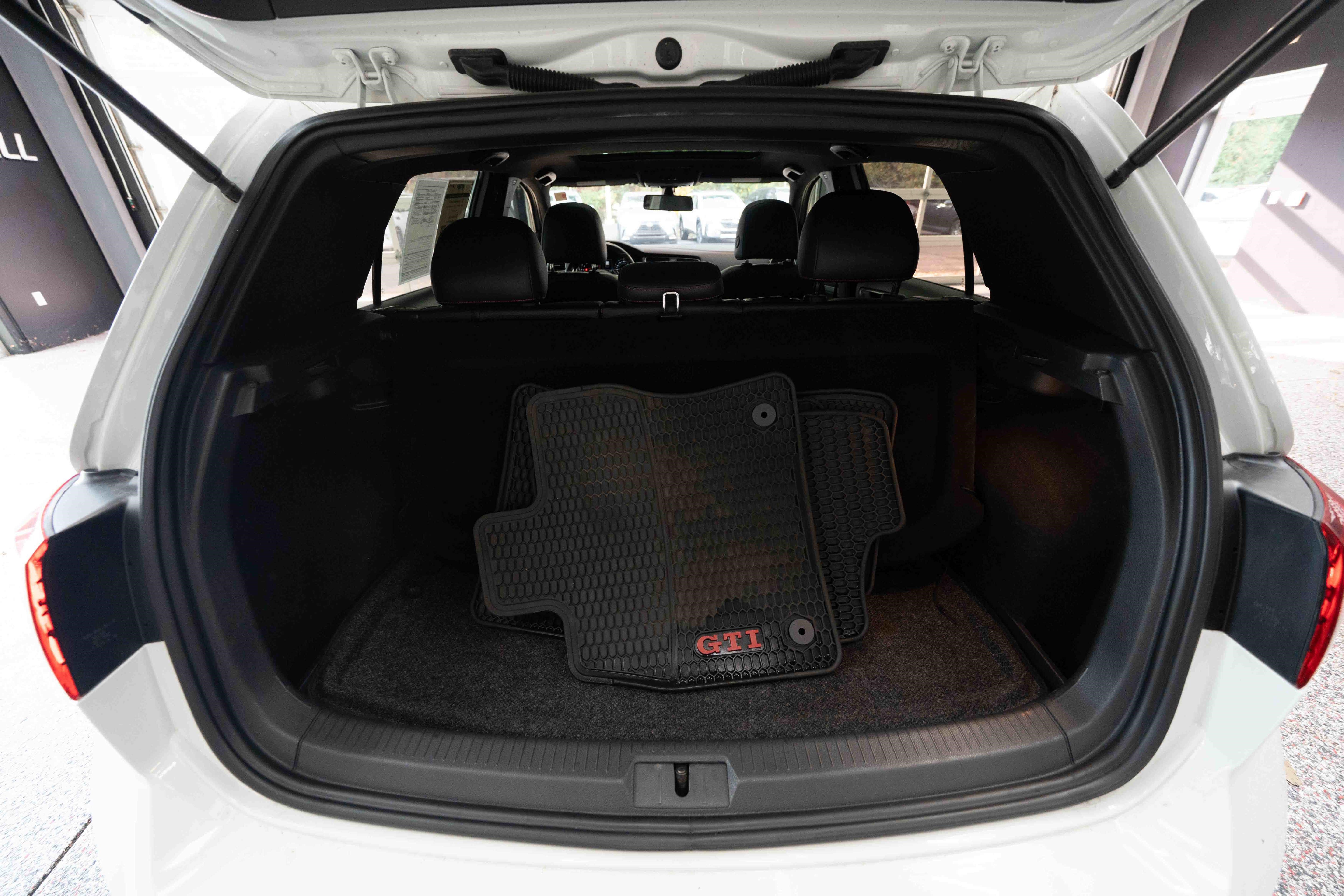 Used 2019 Volkswagen Golf 4-Door FWD image 27
