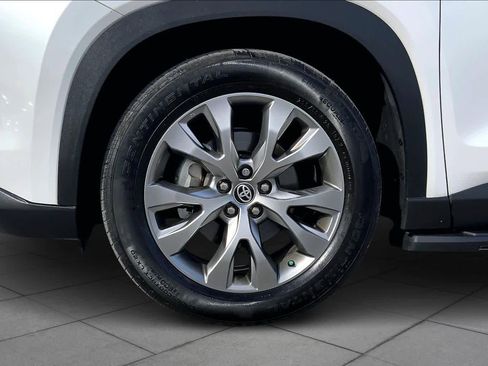 Certified 2024 Toyota Grand Highlander Limited image 11