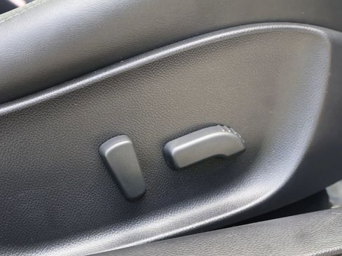 Used 2010 INFINITI G37 Sport w/ Navigation Pkg RWD image 37