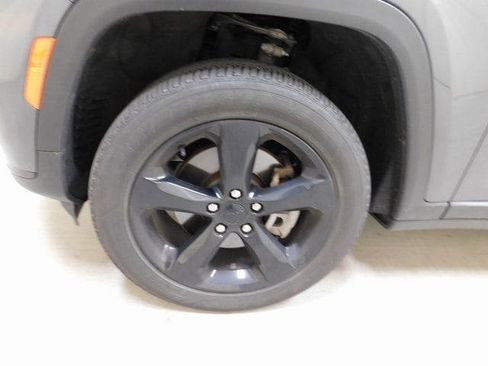 Used 2022 Jeep Grand Cherokee L Altitude image 12