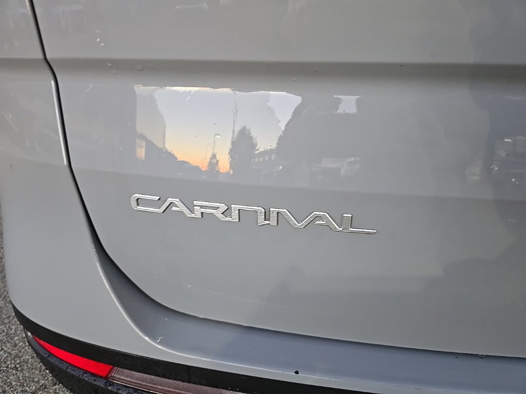 Certified 2024 Kia Carnival EX FWD image 6