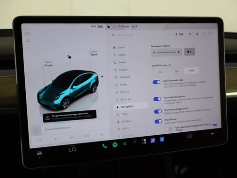 Used 2022 Tesla Model Y Long Range AWD/4WD image 39