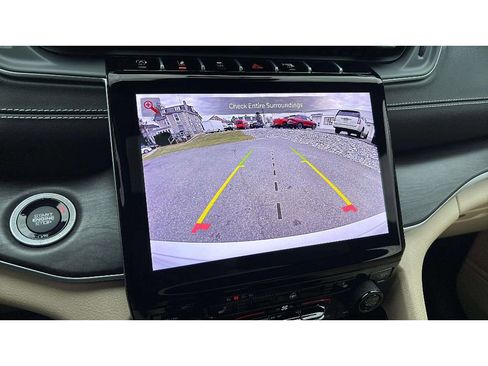 Used 2023 Jeep Grand Cherokee Limited w/ Black Appearance Package image 18